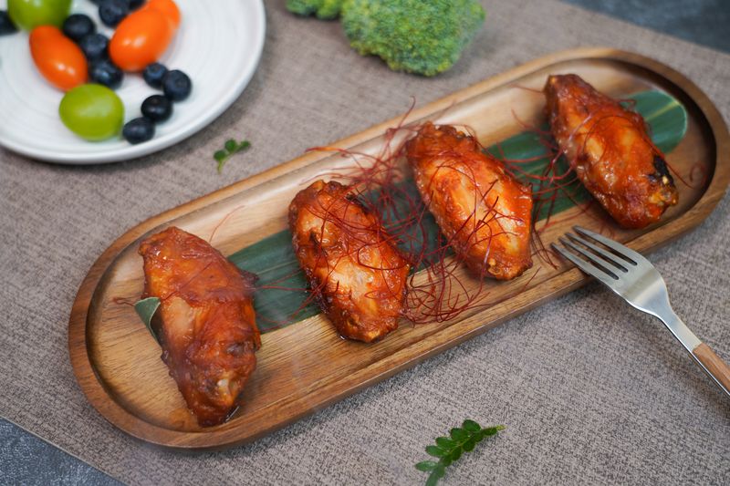 Buffalo Wings with ranch dipping sauce