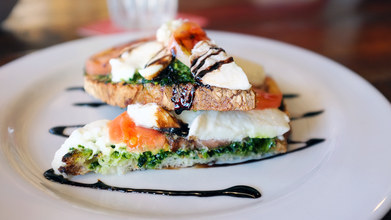 Bruschetta with fresh tomatoes and basil